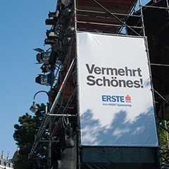 Bannerwerbung: Vermehrt Schönes! Erste Bank Sponsoring auf Gerüst.