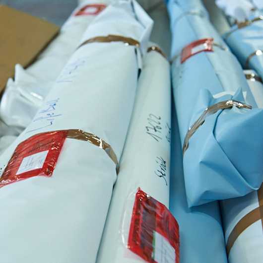 Verpackte Rollen für Montage & Transport. Versandbereit mit Etiketten.