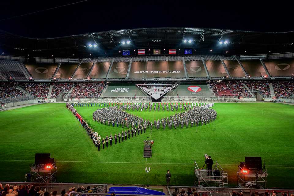 Militärmusik Festival Klagenfurt 2023: Militärorchester im Stadion. Musikshow des Österreichischen Bundesheers.