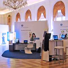 Präsentationssysteme: Pop-Up-Wände für Messen und Events. Mobiles Messesystem mit einfacher Montage.
