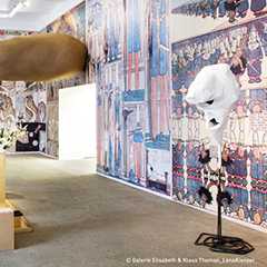 Ausstellungen: Kunstgalerie mit Skulpturen und Wandbildern. Moderne Kunstausstellung.