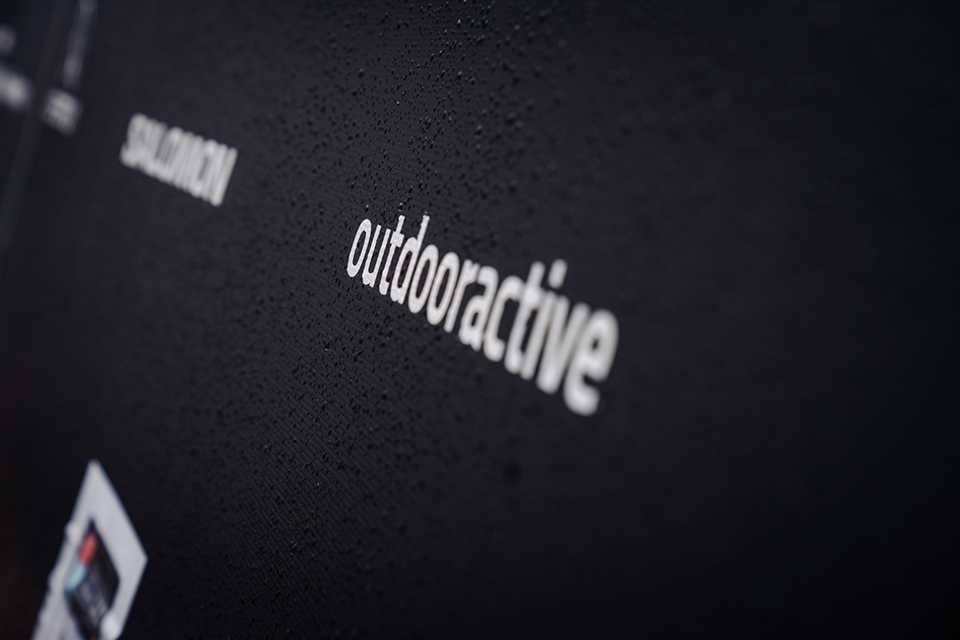 Sponsorenwand der Trail Running WM Tirol 2023 mit outdooractive.