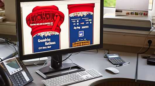 Druckvorstufe: Monitor zeigt Grafikdesign für Life Ball, Rathaus Grundriss.