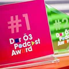 Ö3 Podcast Award Bühne & Film: Auszeichnungen für den besten Film-Podcast. Platz 1 (pink) und Platz 2 (grün).
