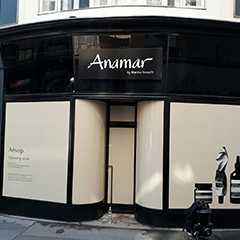 Anamar Geschäft/Laden Fassade. Shop mit Opening Soon Hinweis.